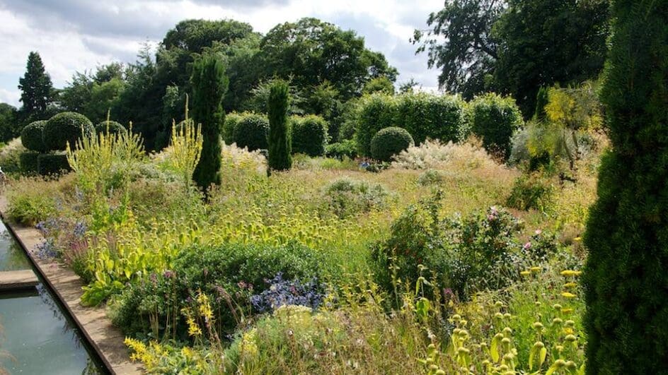 Broughton Grange garden