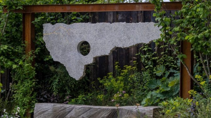 Samaritans Listening Garden. Designed by Darren Hawkes. Sponsored by Samaritans and Project Giving Back. Show Garden. RHS Chelsea Flower Show 2023. Stand no 325.