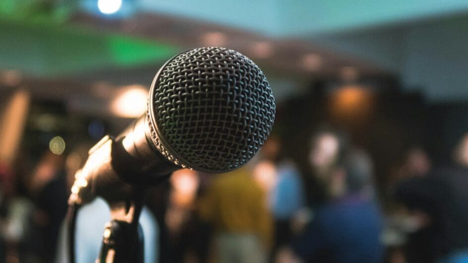 silver corded microphone in shallow focus photography